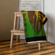 Load image into Gallery viewer, EXCLUSIVE - Melanin Lips Towel - Red, Gold and Green - Fast UK Delivery