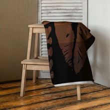 Load image into Gallery viewer, Melanin Lips Towel - In Black - Fast UK Delivery