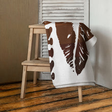 Load image into Gallery viewer, EXCLUSIVE - Melanin Lips Towel - In White - Fast UK Delivery